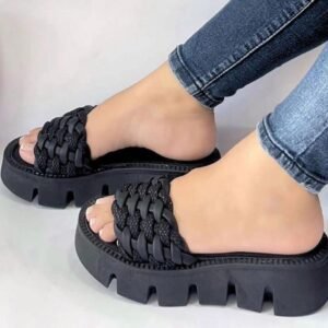 Sandalia Trenzada Negra